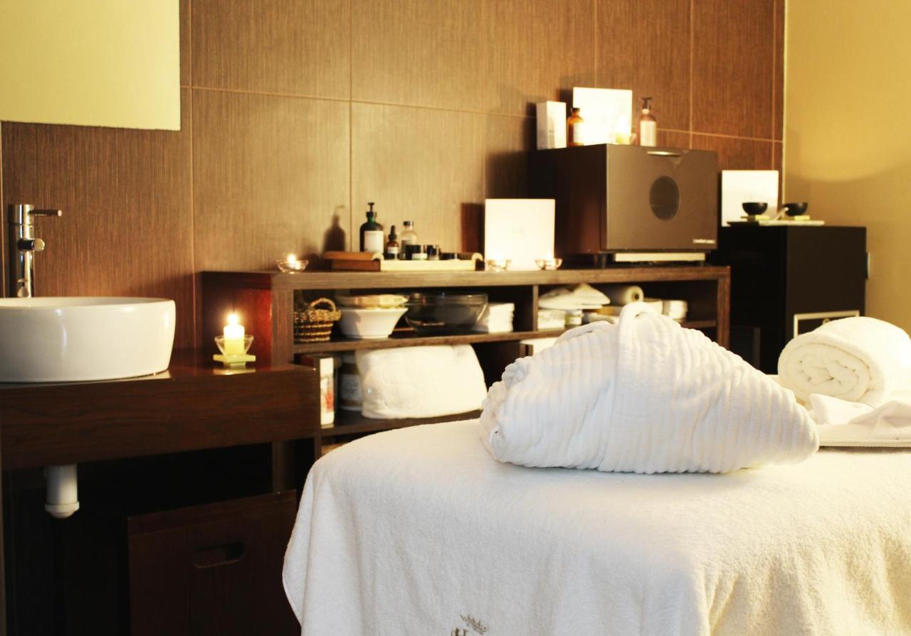 Pazo Los Escudos Hotel Spa & Resort Виго Екстериор снимка A treatment room at the spa