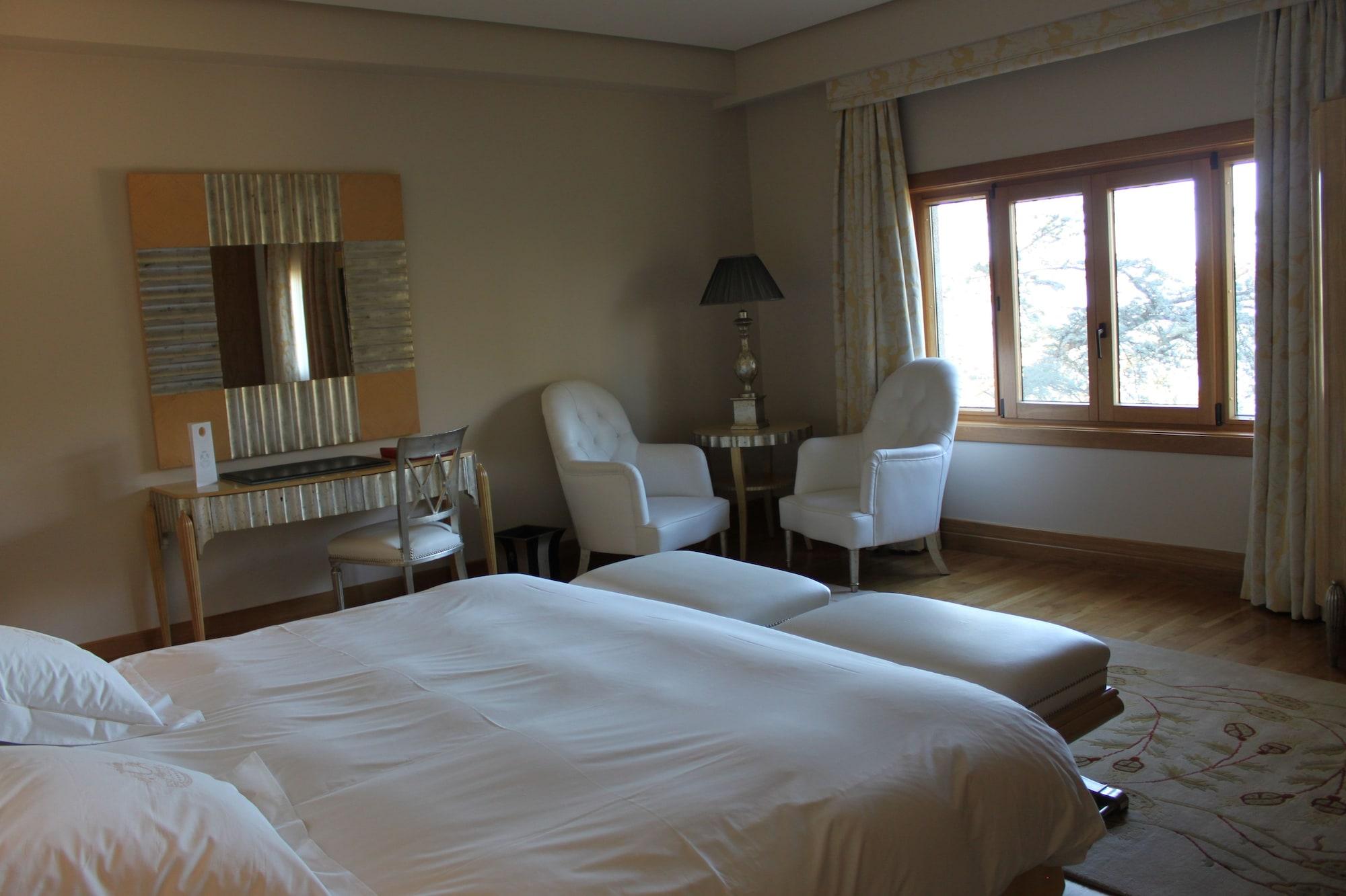 Pazo Los Escudos Hotel Spa & Resort Виго Екстериор снимка A room at the hotel
