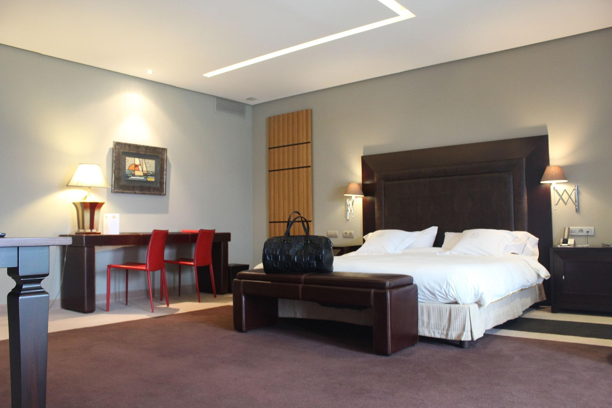 Pazo Los Escudos Hotel Spa & Resort Виго Екстериор снимка A room at the hotel