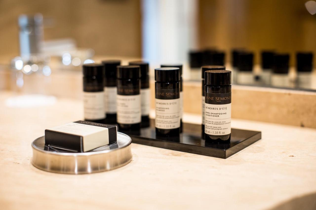 Pazo Los Escudos Hotel Spa & Resort Виго Екстериор снимка A selection of toiletries