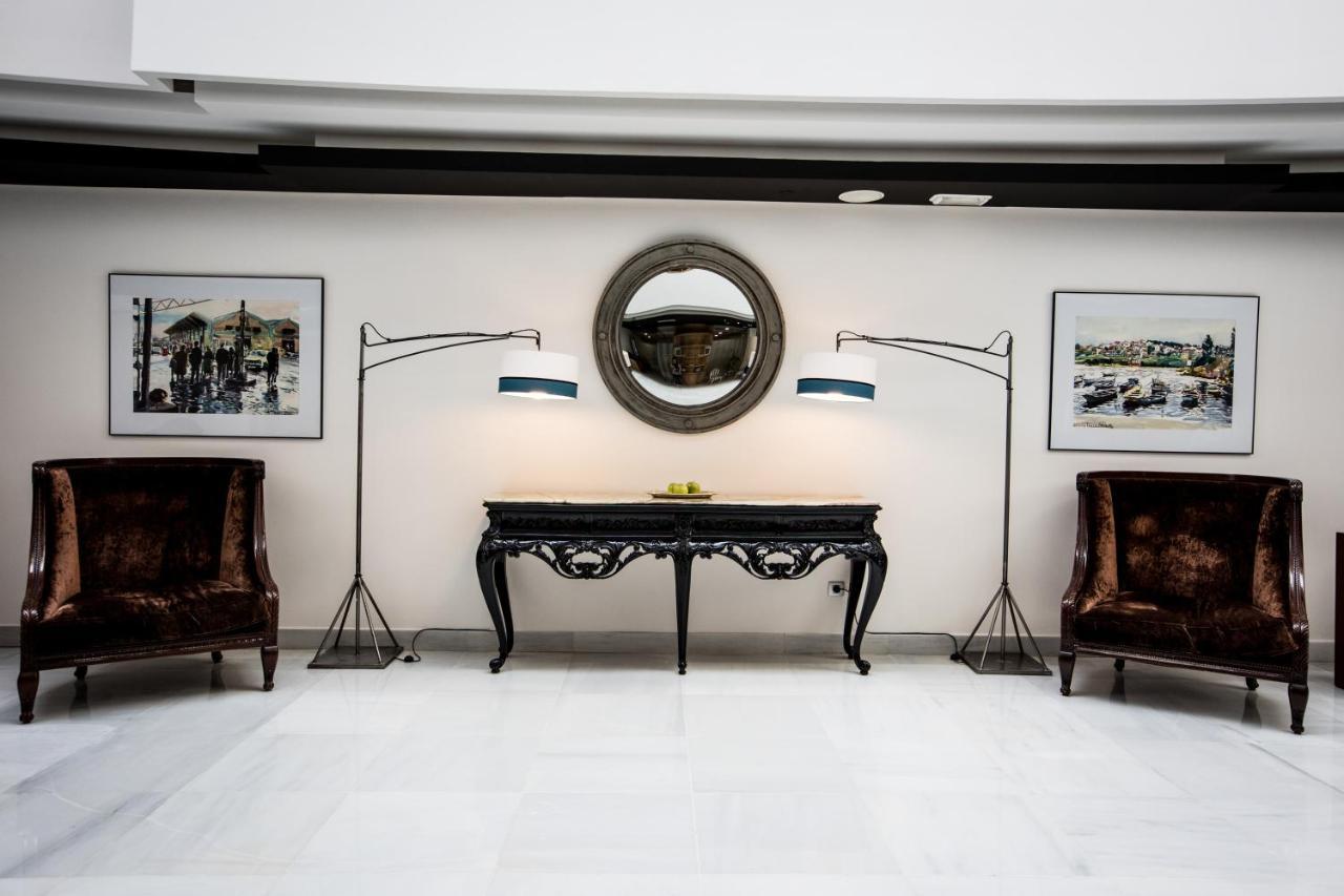 Pazo Los Escudos Hotel Spa & Resort Виго Екстериор снимка Floor lamps