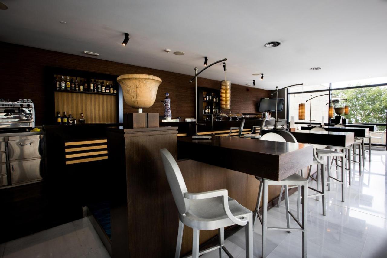 Pazo Los Escudos Hotel Spa & Resort Виго Екстериор снимка The bar