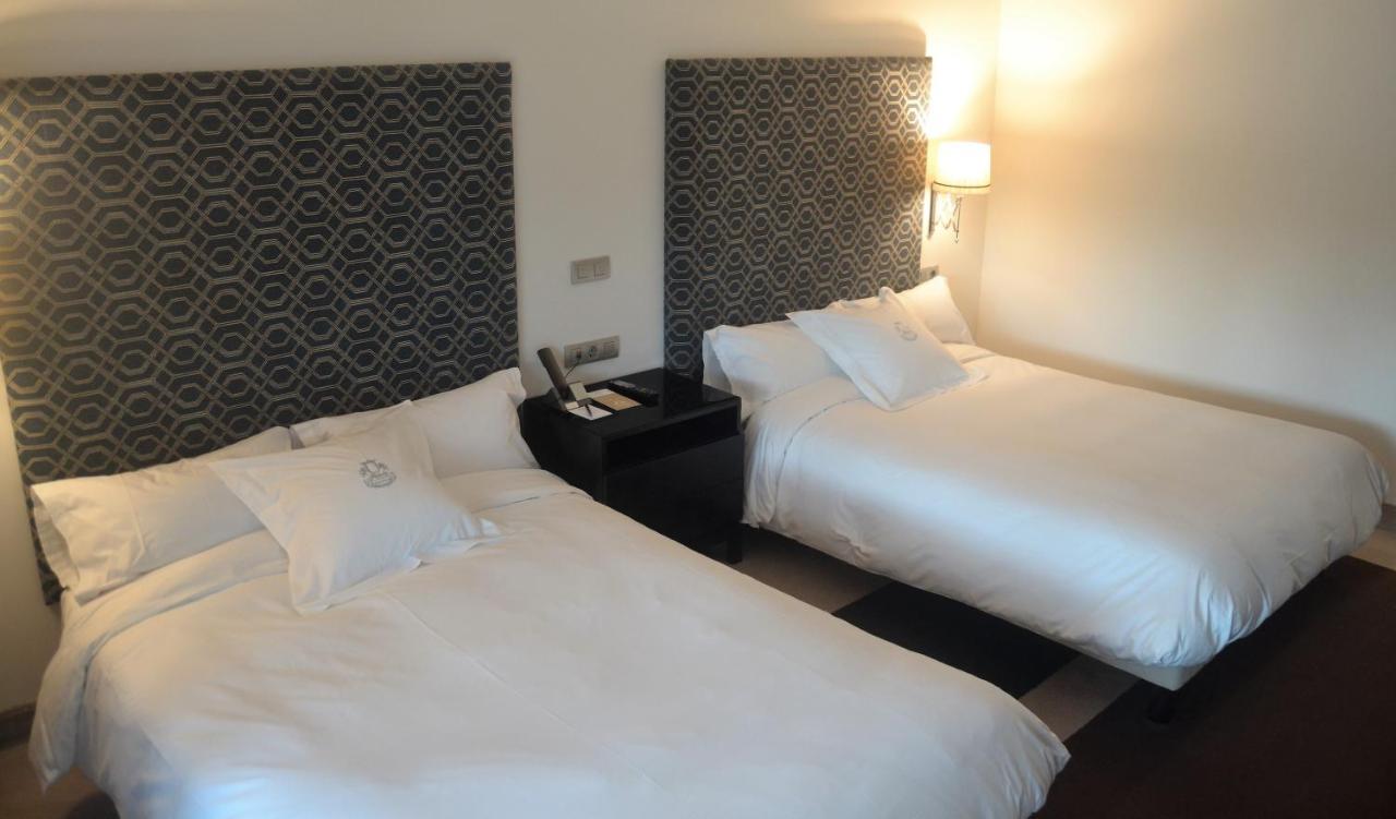 Pazo Los Escudos Hotel Spa & Resort Виго Екстериор снимка A room at the hotel