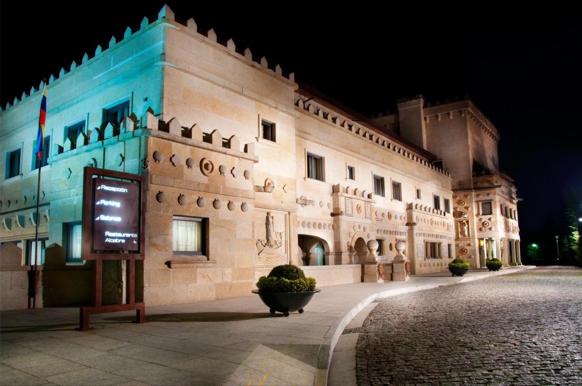 Pazo Los Escudos Hotel Spa & Resort Виго Екстериор снимка The Palace of the Dukes of Alba, the seat of the government of the Community of Madrid.