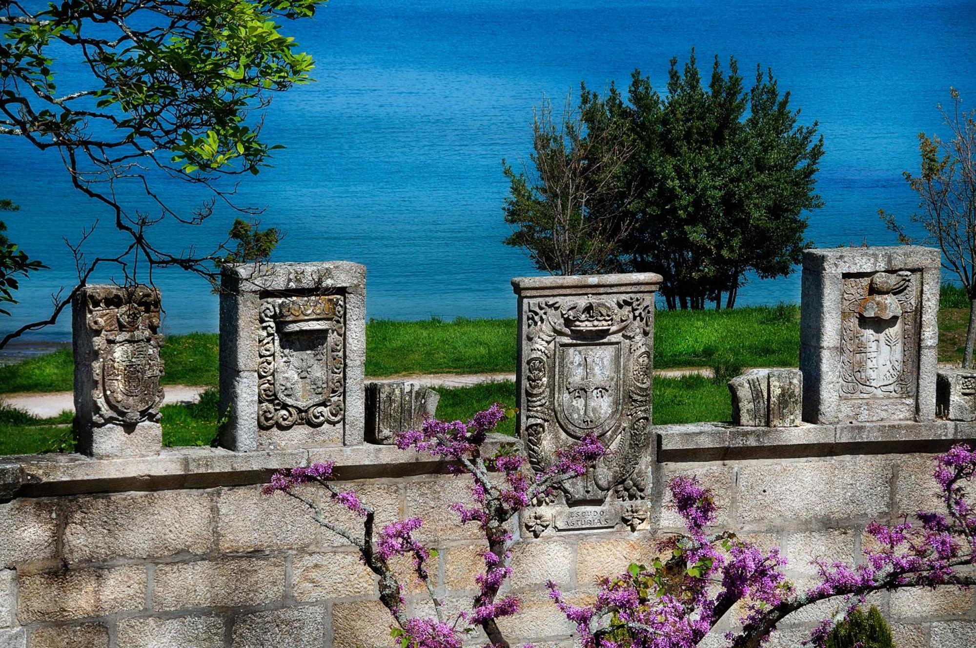 Pazo Los Escudos Hotel Spa & Resort Виго Екстериор снимка The four columns of the temple